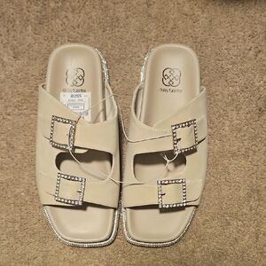 Daisy Fuentes Beige Sandals with Silver Accents New